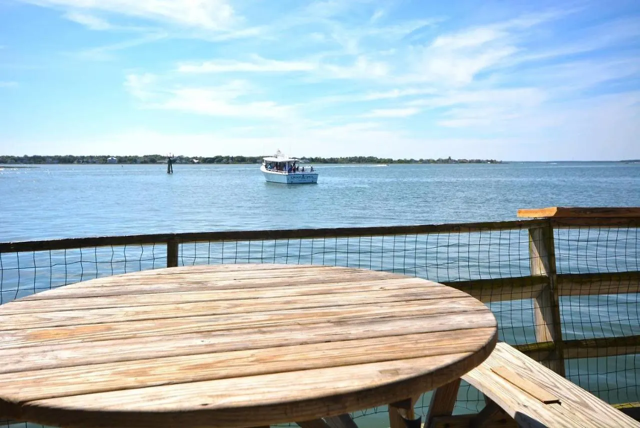 Pier 7 703 Apartment