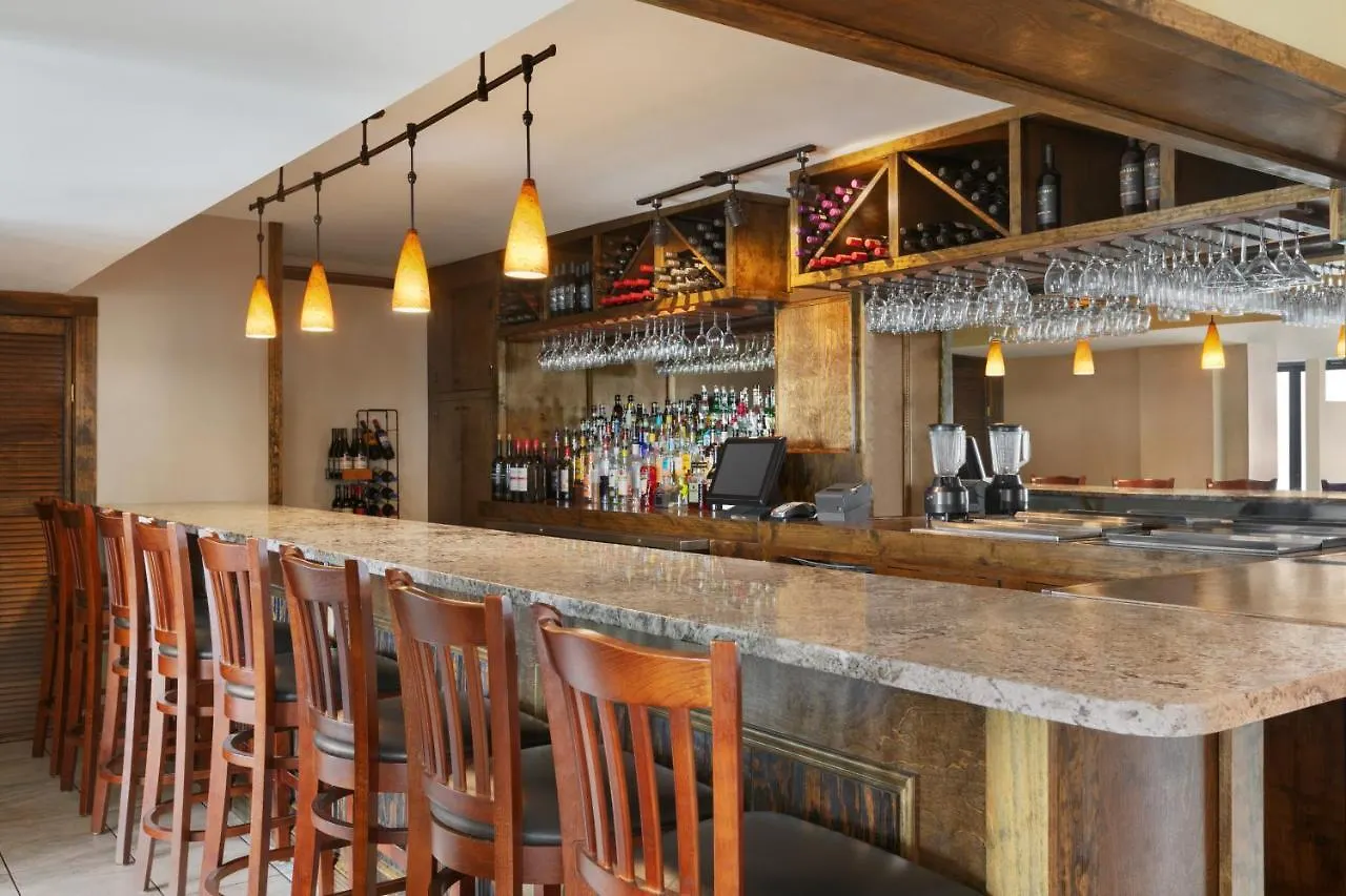Harrison Hall Hotel 2*