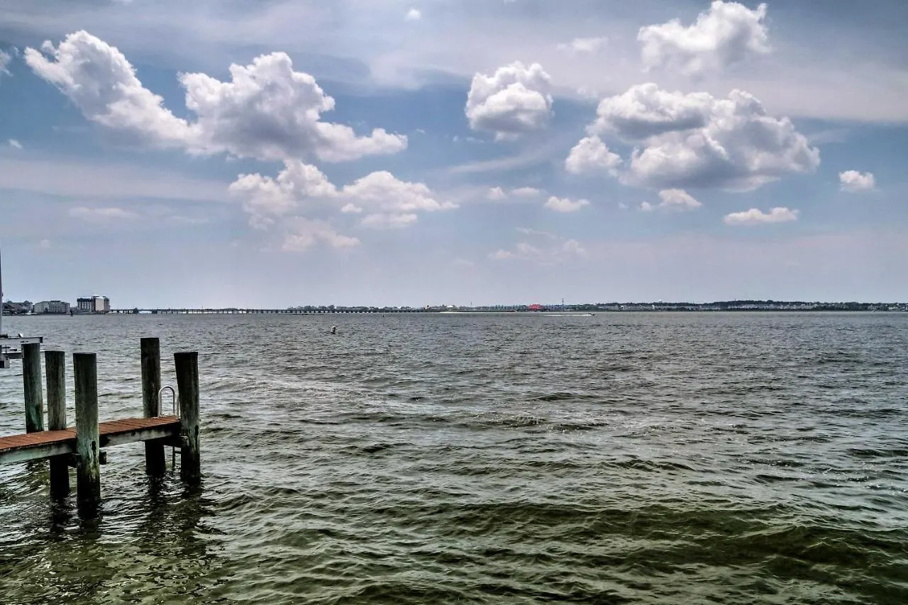 Bayfront Ocean Pool And Boardwalk Access