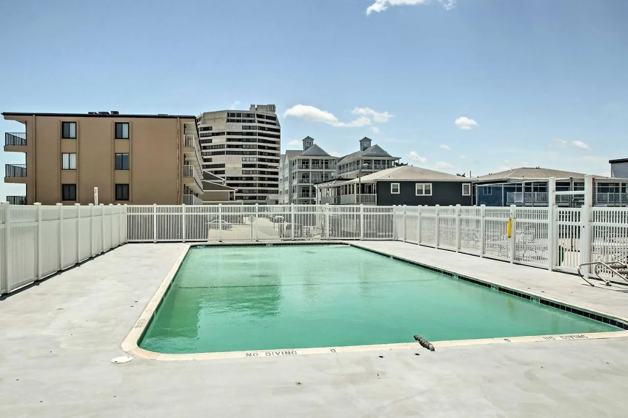 Apartment Ocean With Heated Pool And Beachfront View! *