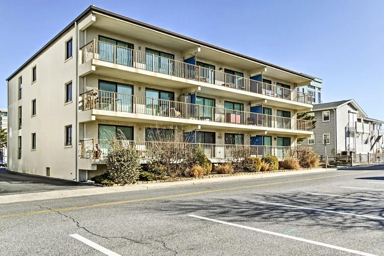 Ocean With Balcony - Walk To Beach! Apartment *