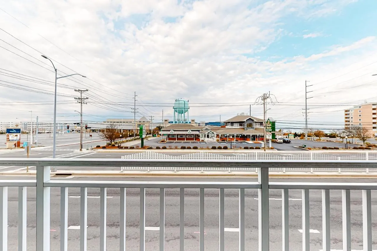 Apartment 4100 Coastal #102 *