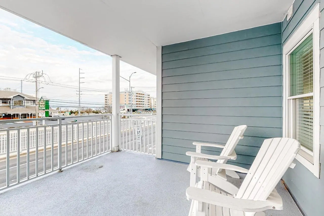 Apartment 4100 Coastal #102 *