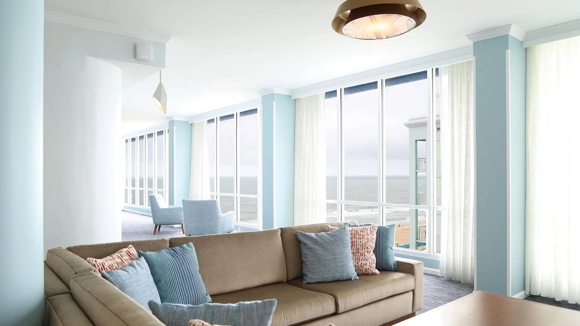 Doubletree By Hilton Ocean Oceanfront 4*