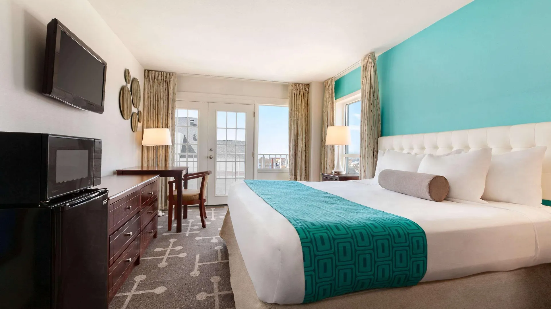 Howard Johnson Plaza By Wyndham Ocean Oceanfront Hotel 3*