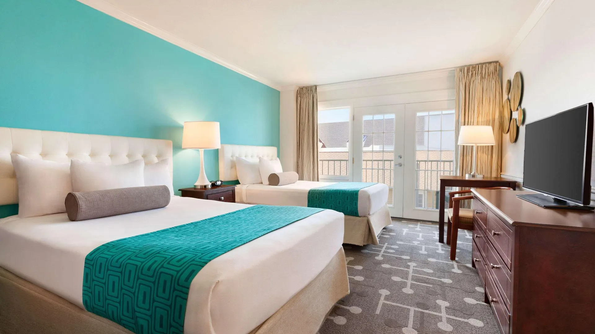 Howard Johnson Plaza By Wyndham Ocean Oceanfront 3*