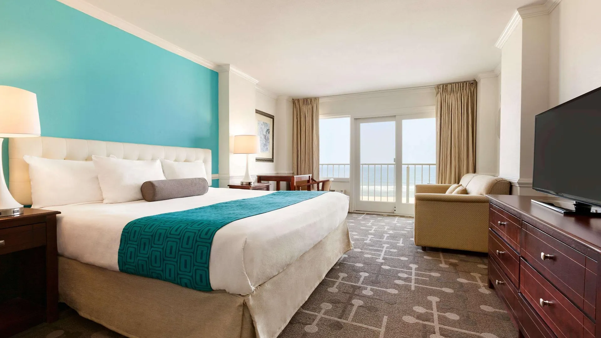 Howard Johnson Plaza By Wyndham Ocean Oceanfront Hotel