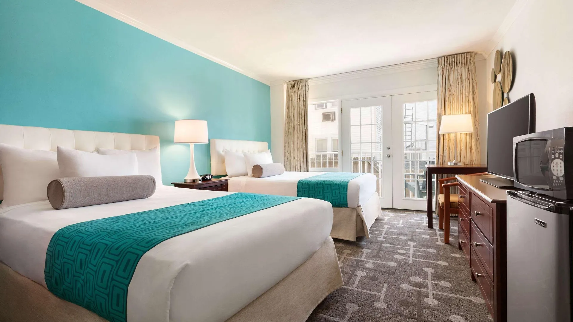 Howard Johnson Plaza By Wyndham Ocean Oceanfront Hotel