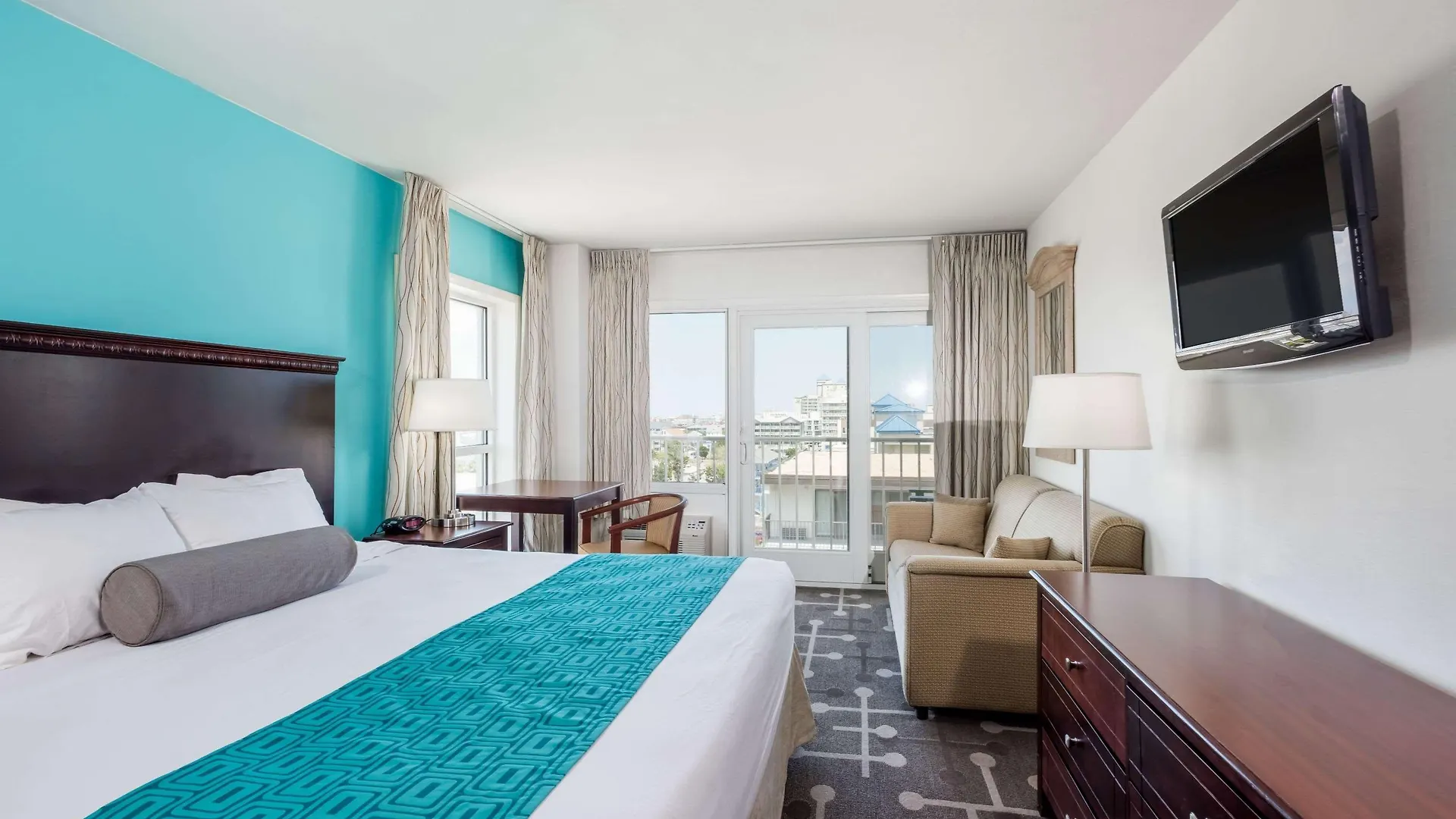 Howard Johnson Plaza By Wyndham Ocean Oceanfront 3*