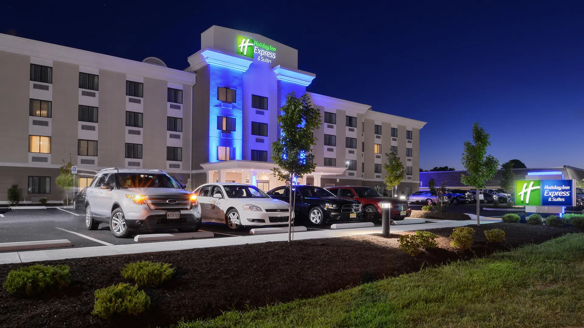 Express And West Ocean By Ihg Hotel 2*