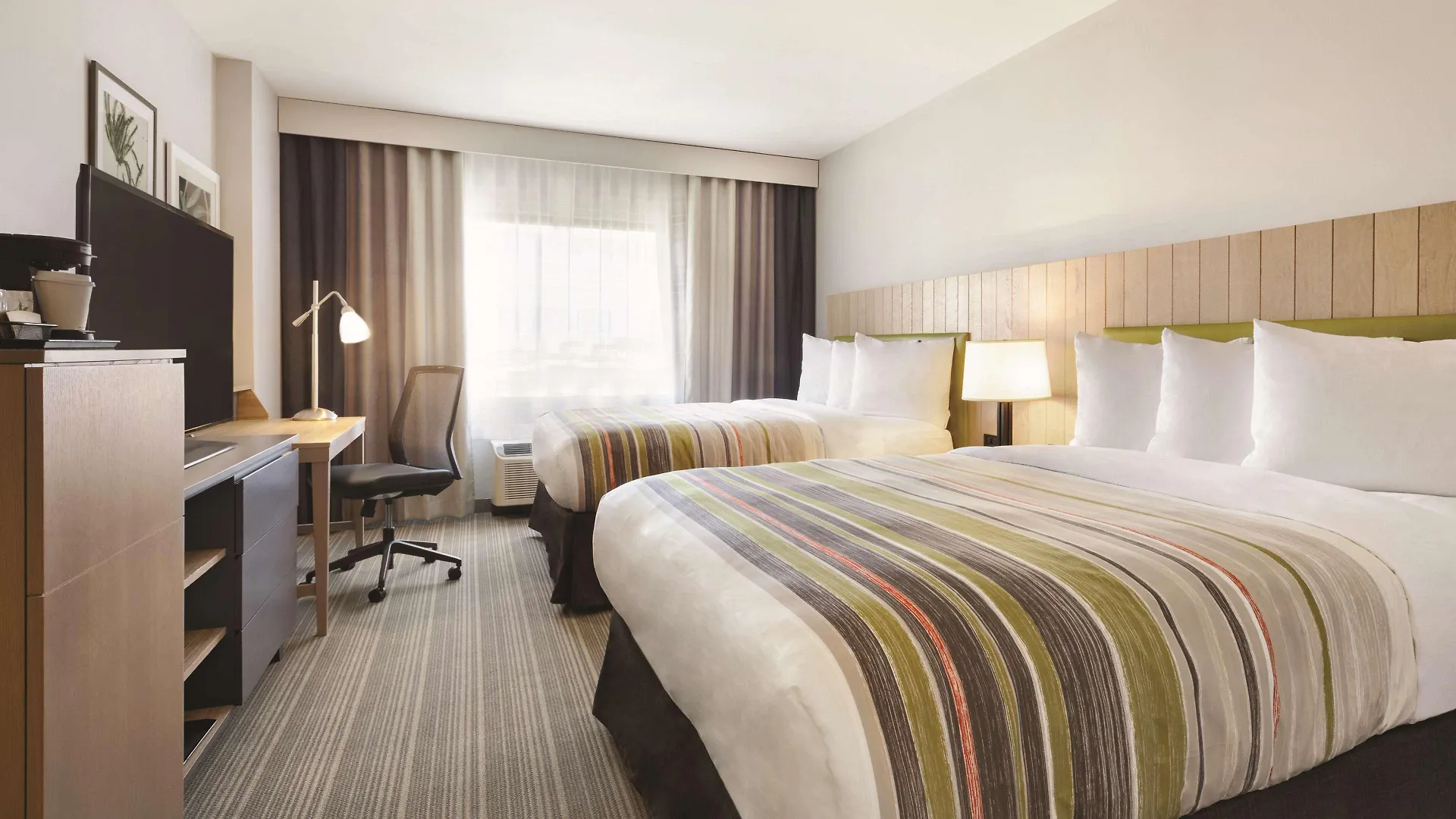 Country & By Radisson Ocean Otel