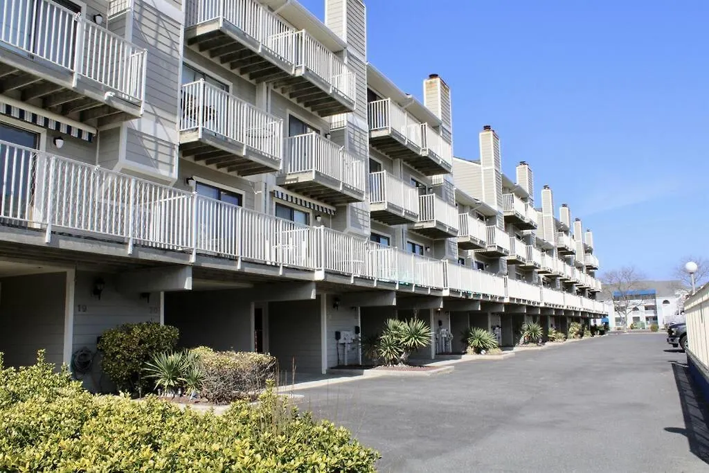 Canal With Your Own Arcade! Holiday home Ocean City