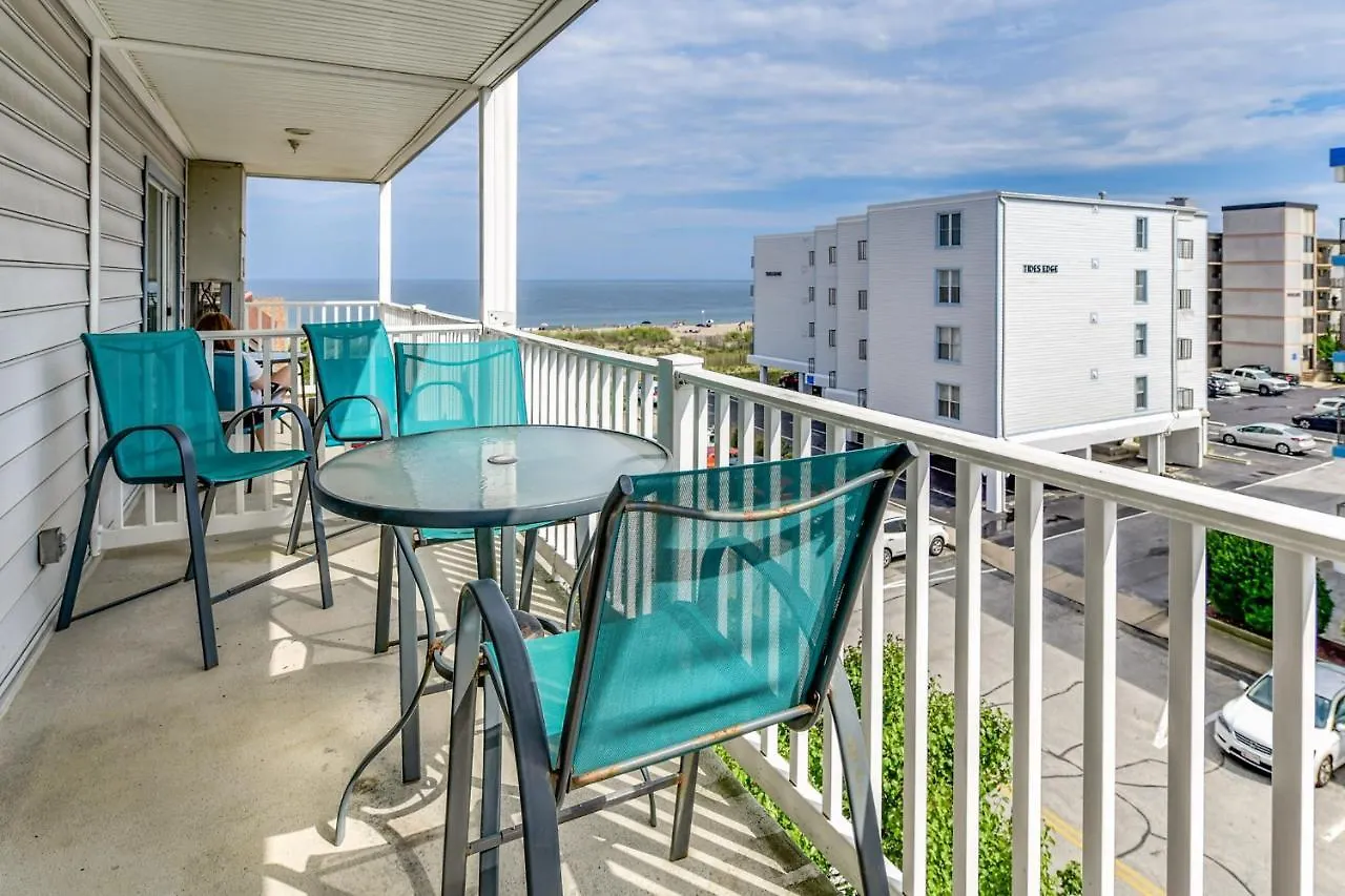 Marylander Condominiums, 90 Steps From The 4*