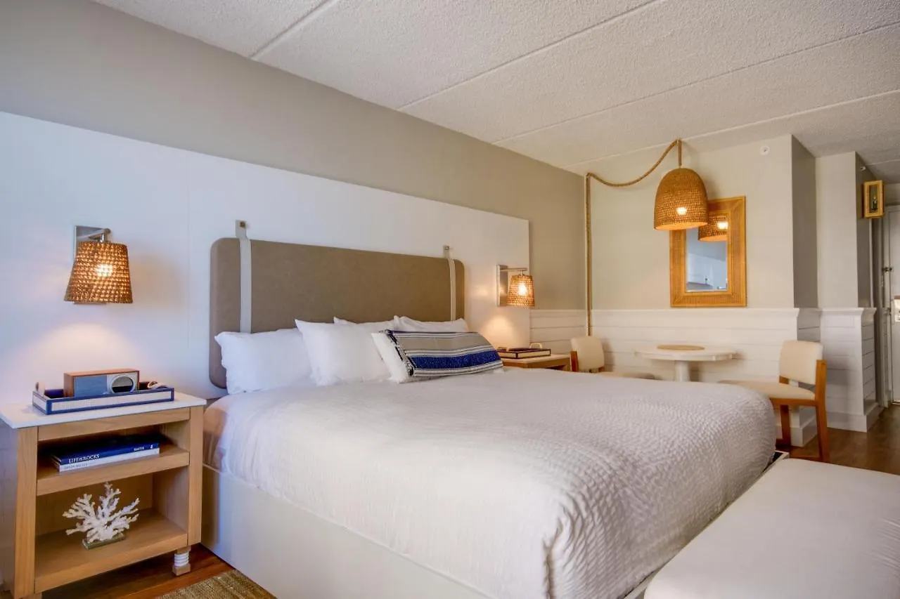 Hotel Ashore & Club 3*