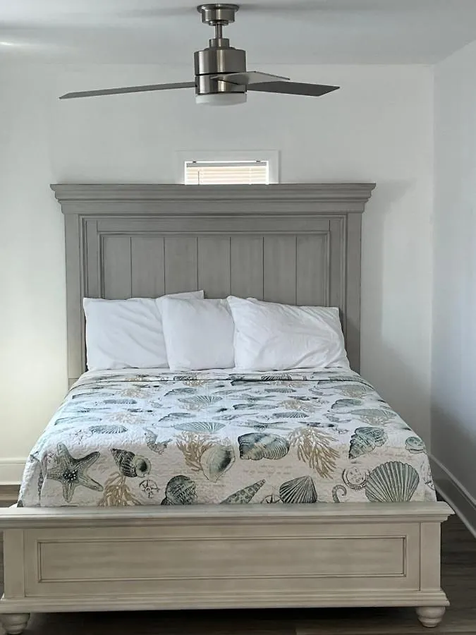 Crystal Sands Apartment *