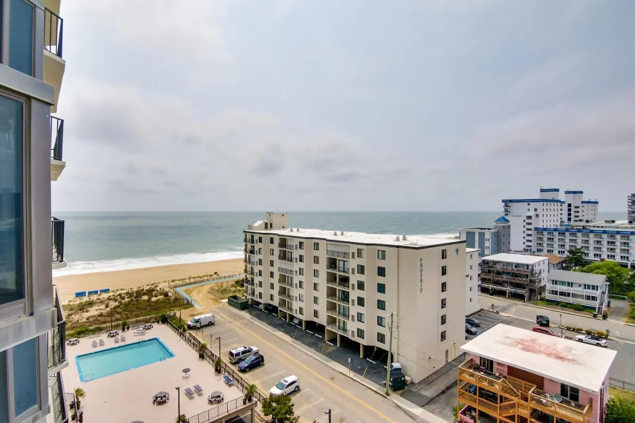 Beachfront With Pool And Views!