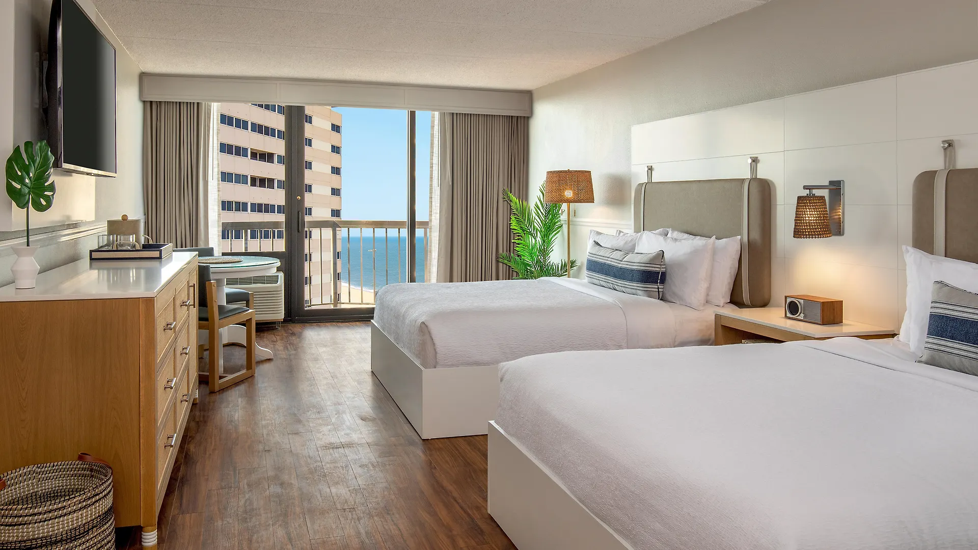 Hotel Ashore & Club