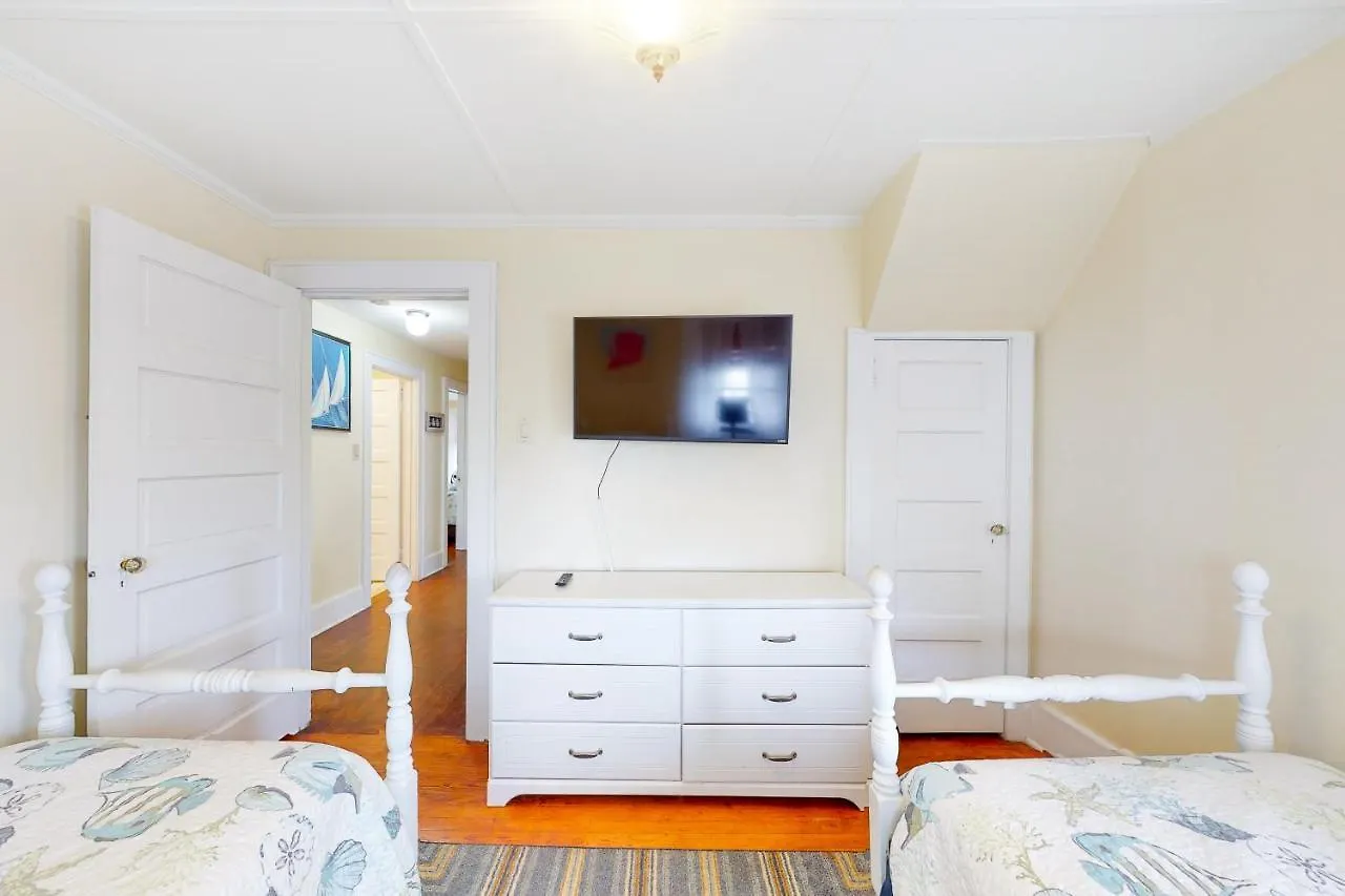 Entire House 12 Street Oceanblock Holiday home *