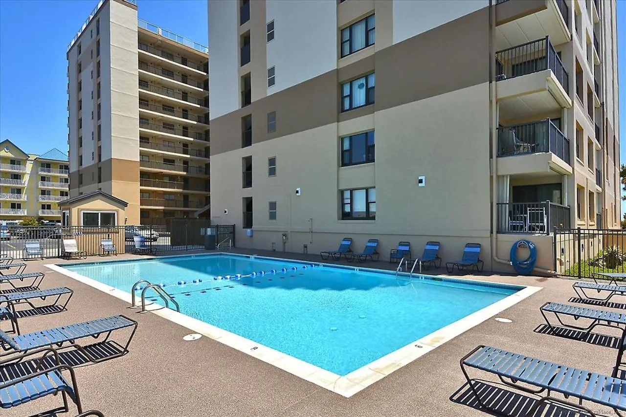 公寓 Sandpiper Dunes 204 *