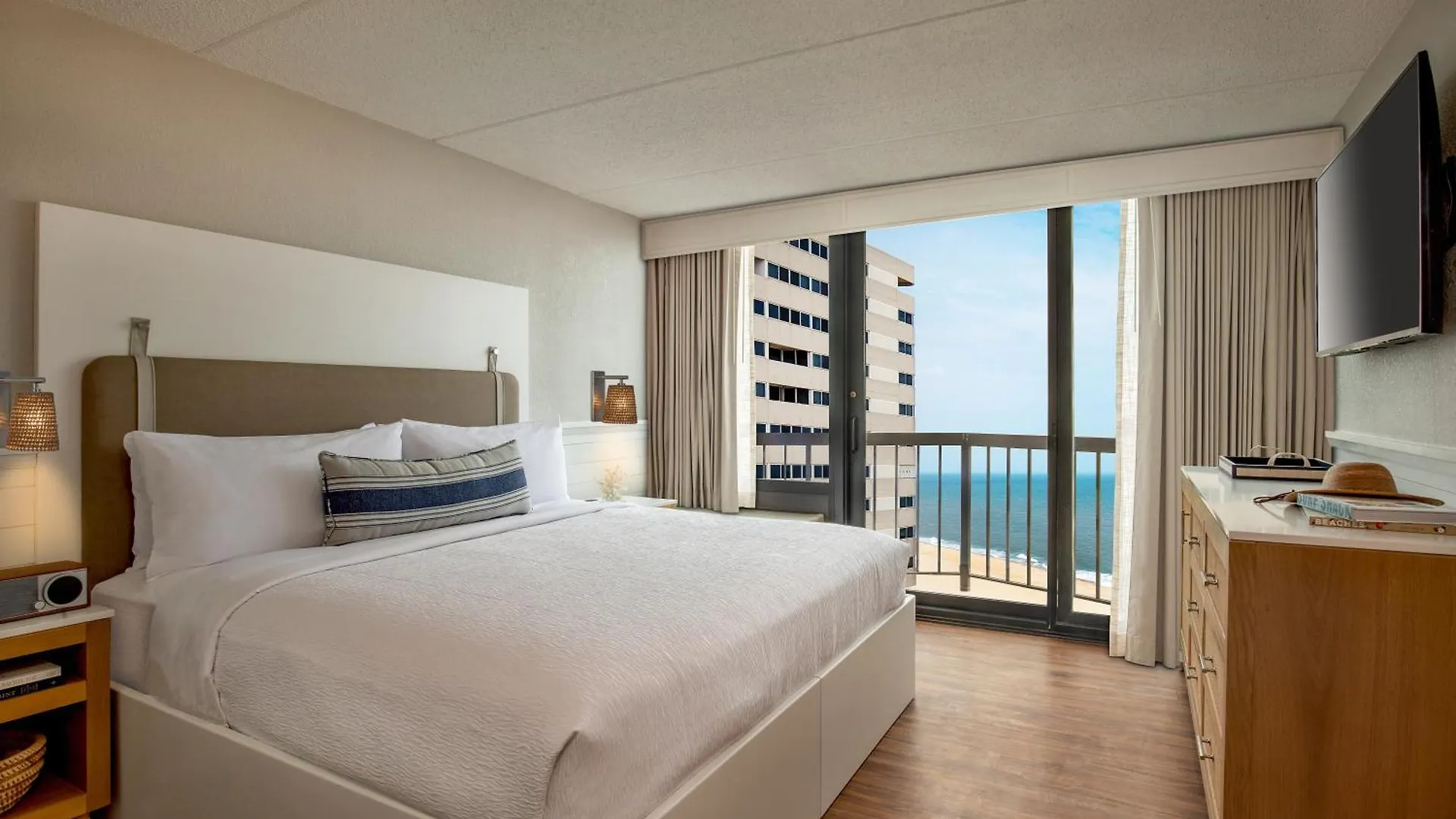 Hotel Ashore & Club
