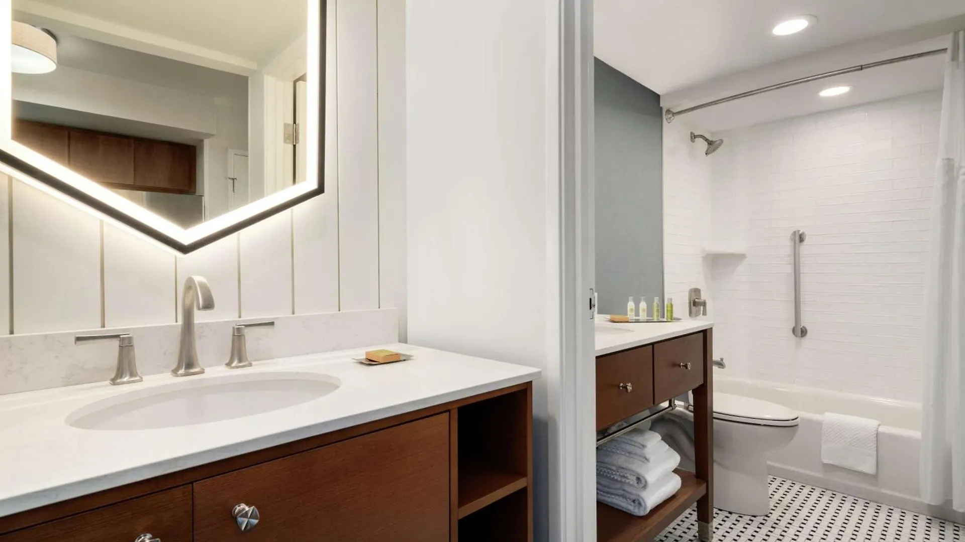 Doubletree By Hilton Ocean Oceanfront Ocean City