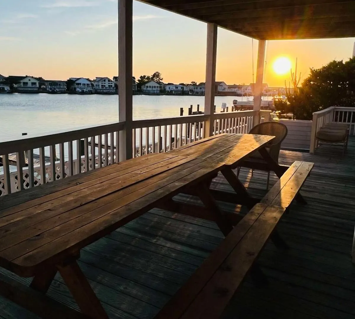 Luxury Waterfront Dock Game Sunset Views *