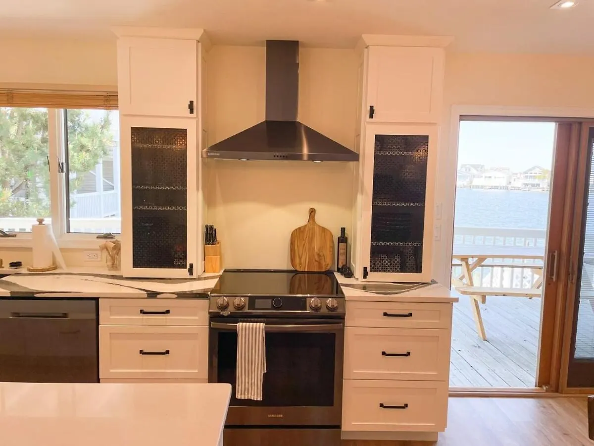Holiday home Luxury Waterfront Dock Game Sunset Views *