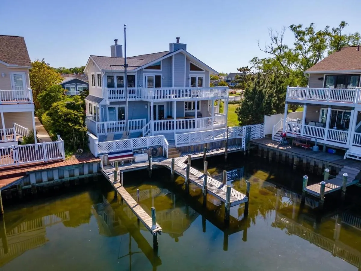 Holiday home Luxury Waterfront Dock Game Sunset Views *