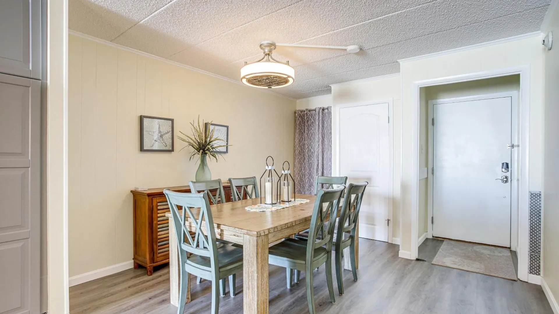 Ocean With Heated Pool And Beachfront View! Appartement