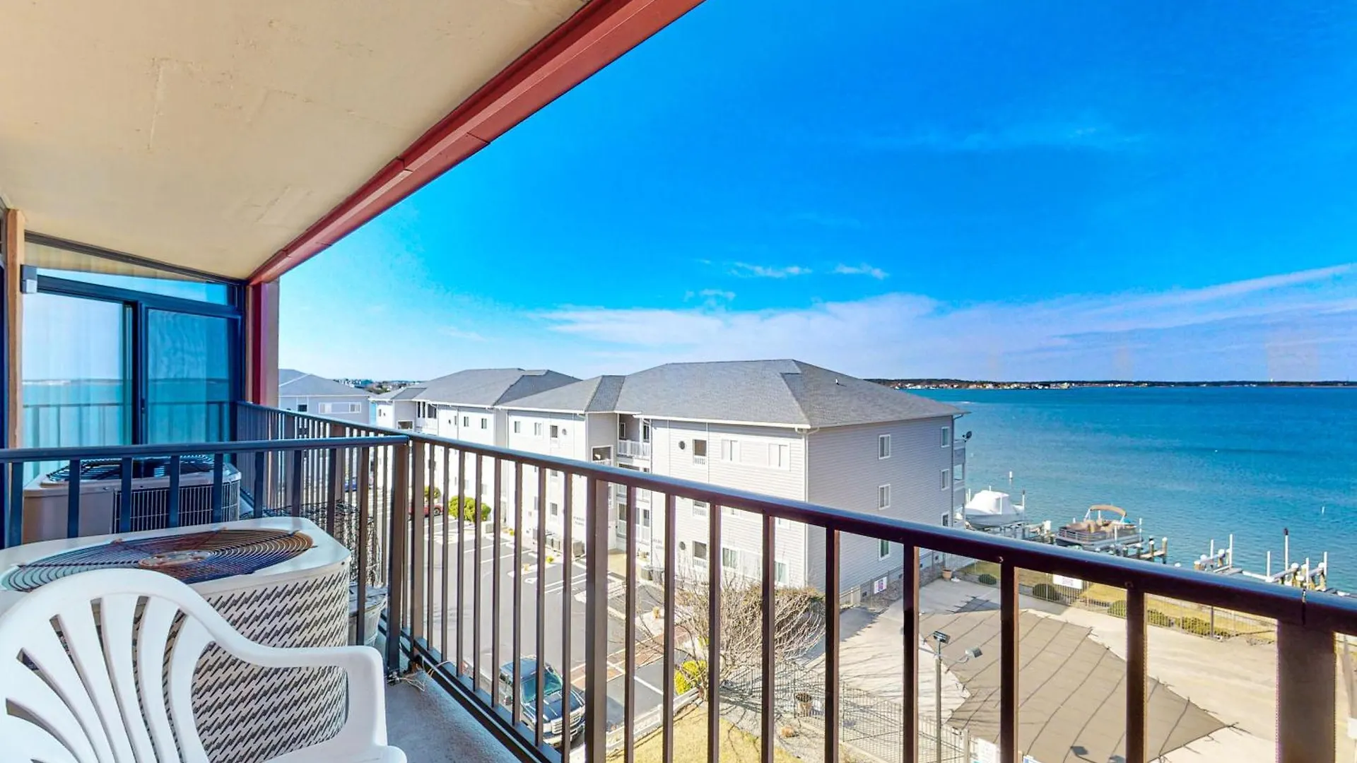 Pointe On The Bay