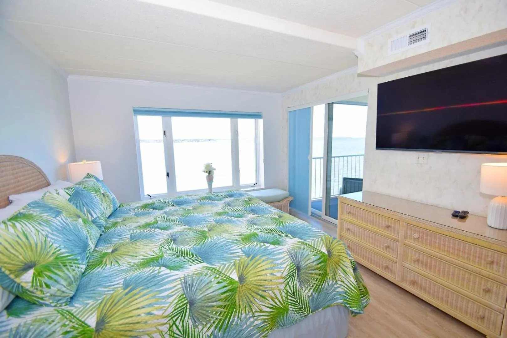 Harbour Island 305l Apartment