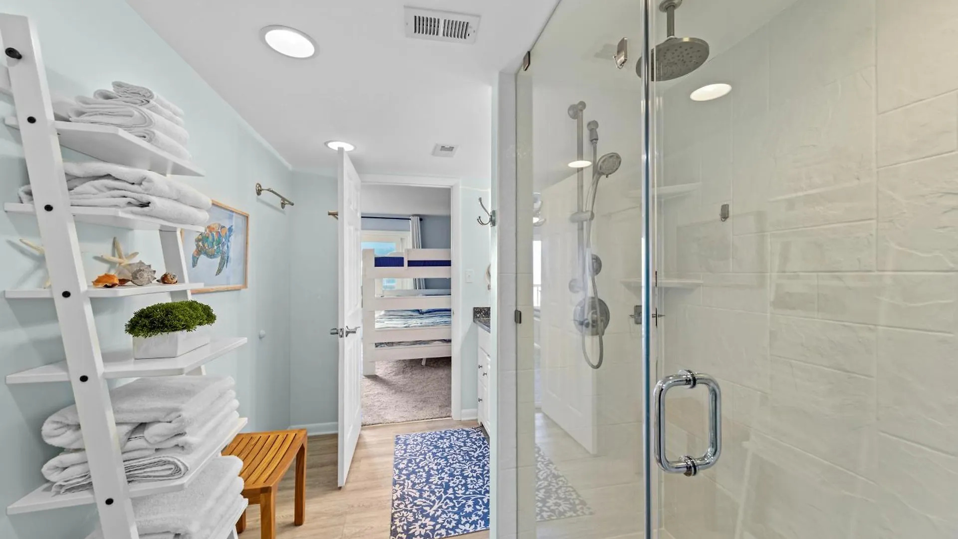 New Oceanfront 4br 4ba Sleeps 20 With Game Holiday home