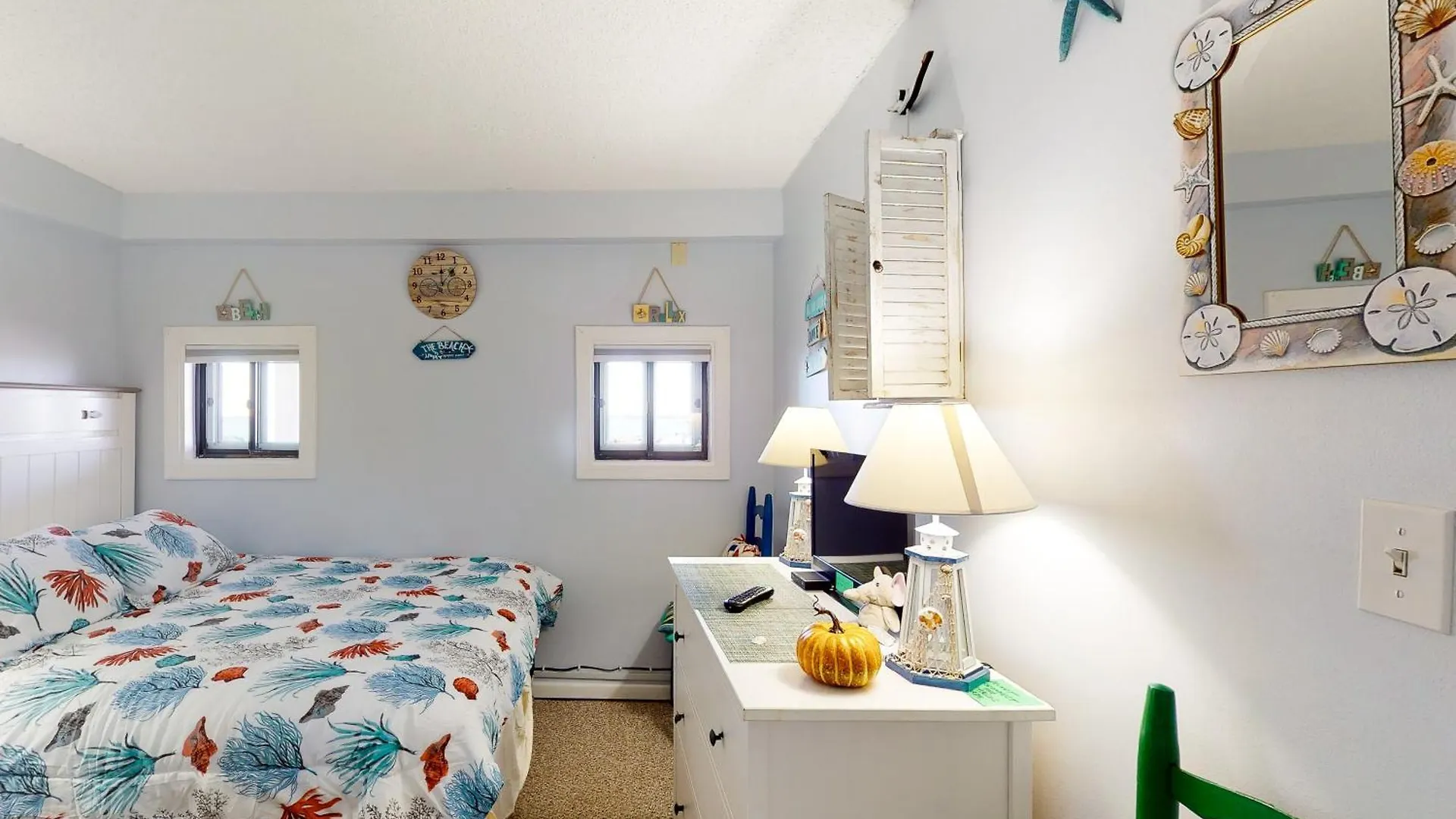 Apartment Carousel 1703