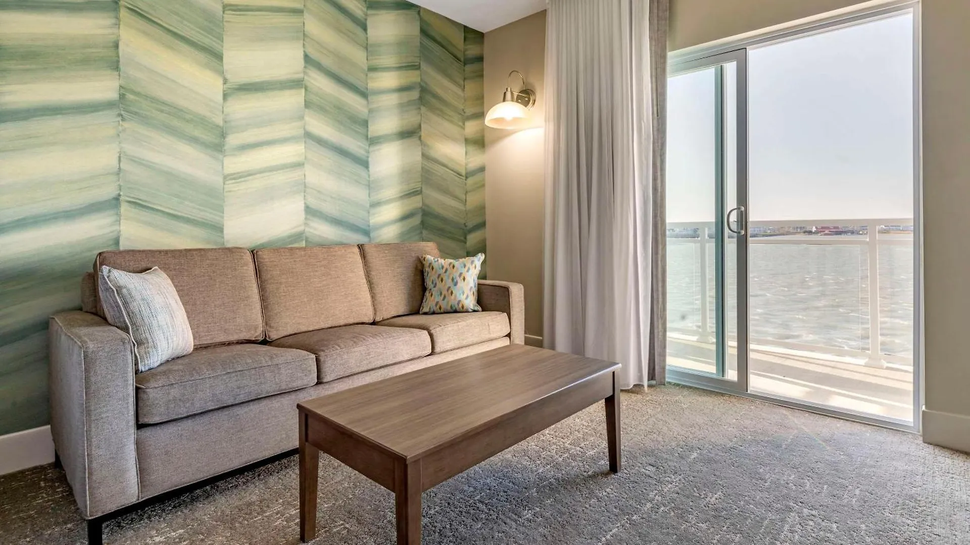 Cambria Ocean - Bayfront Otel Ocean City