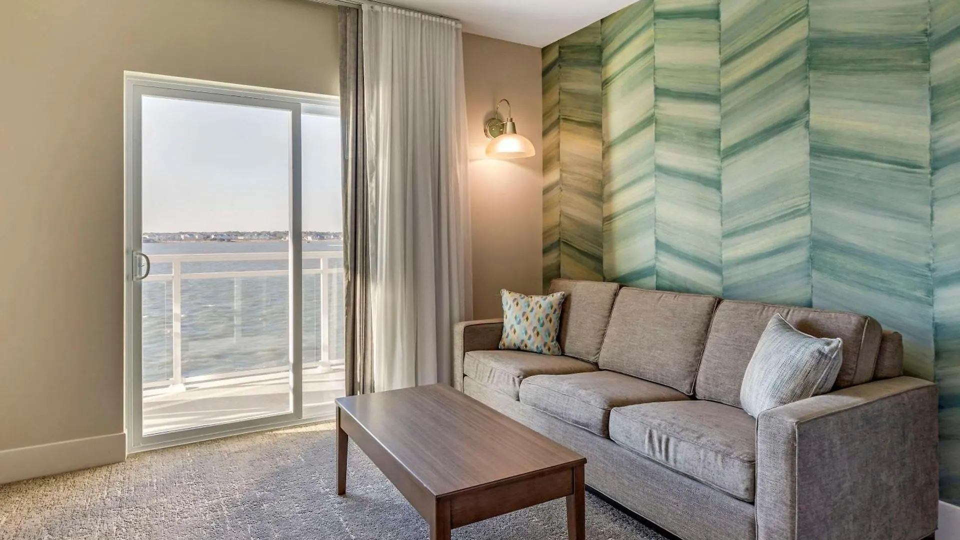 Cambria Ocean - Bayfront Ocean City