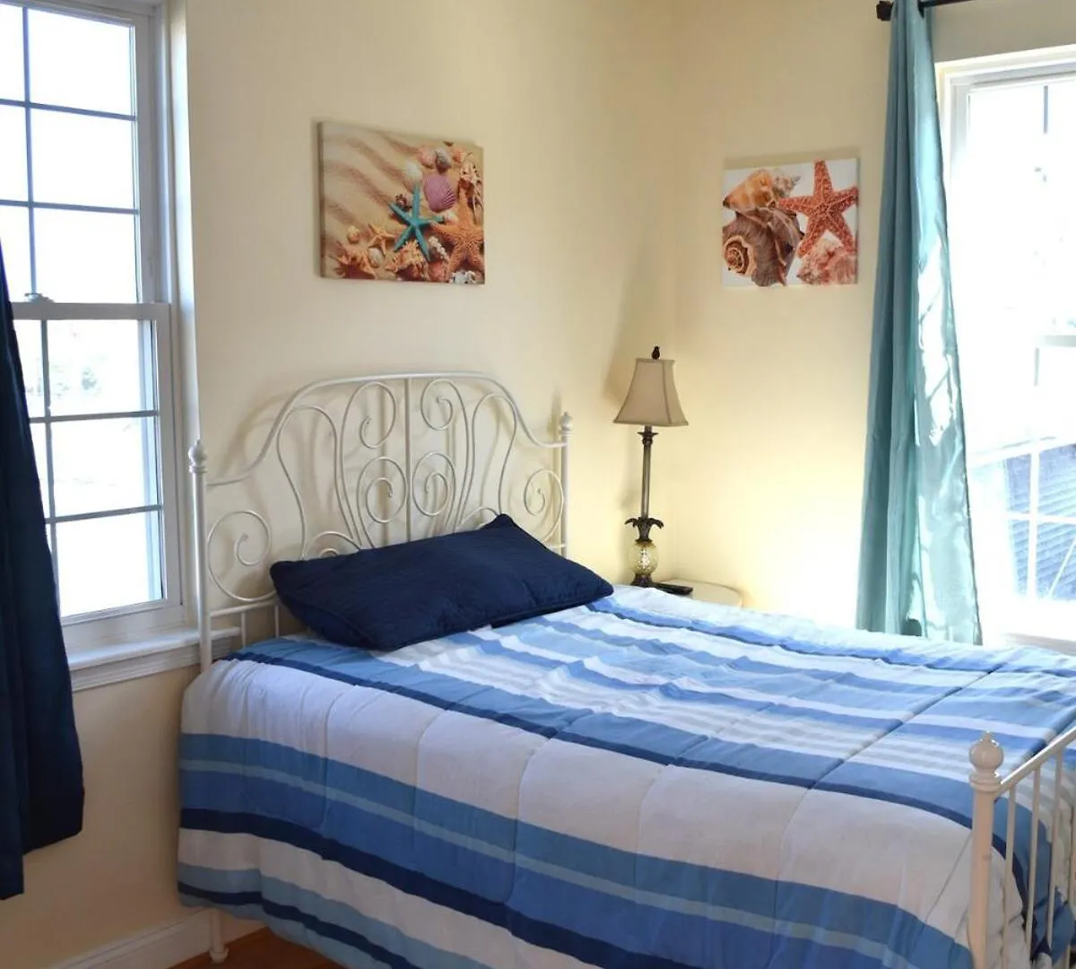 Alexander Mini Mansions 202a *