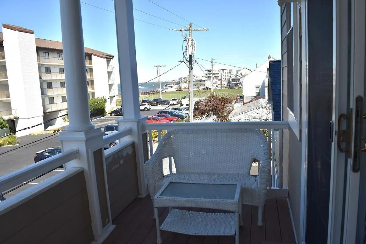 Alexander Mini Mansions 202a