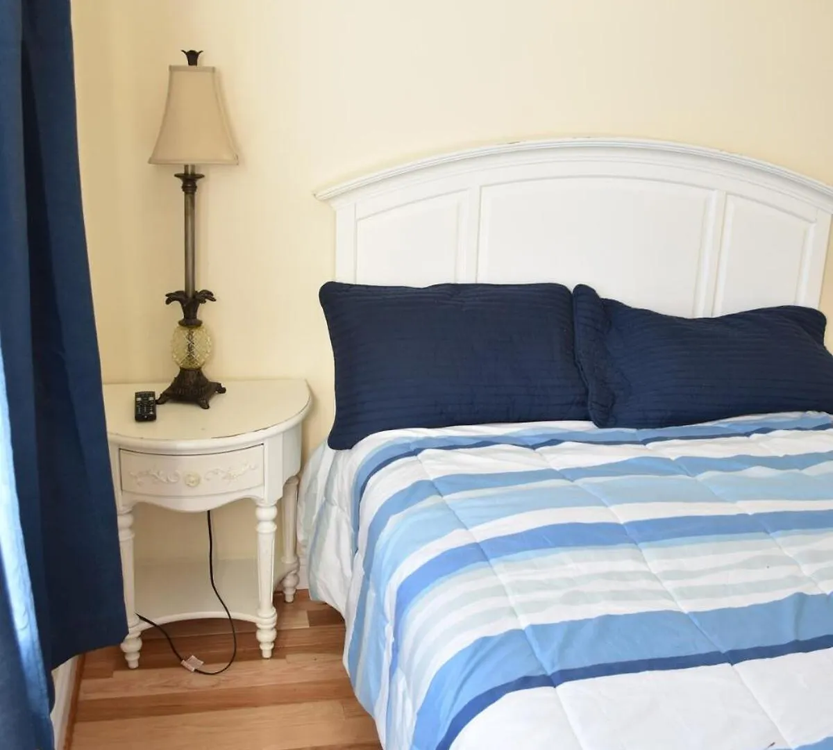 Alexander Mini Mansions 202a *