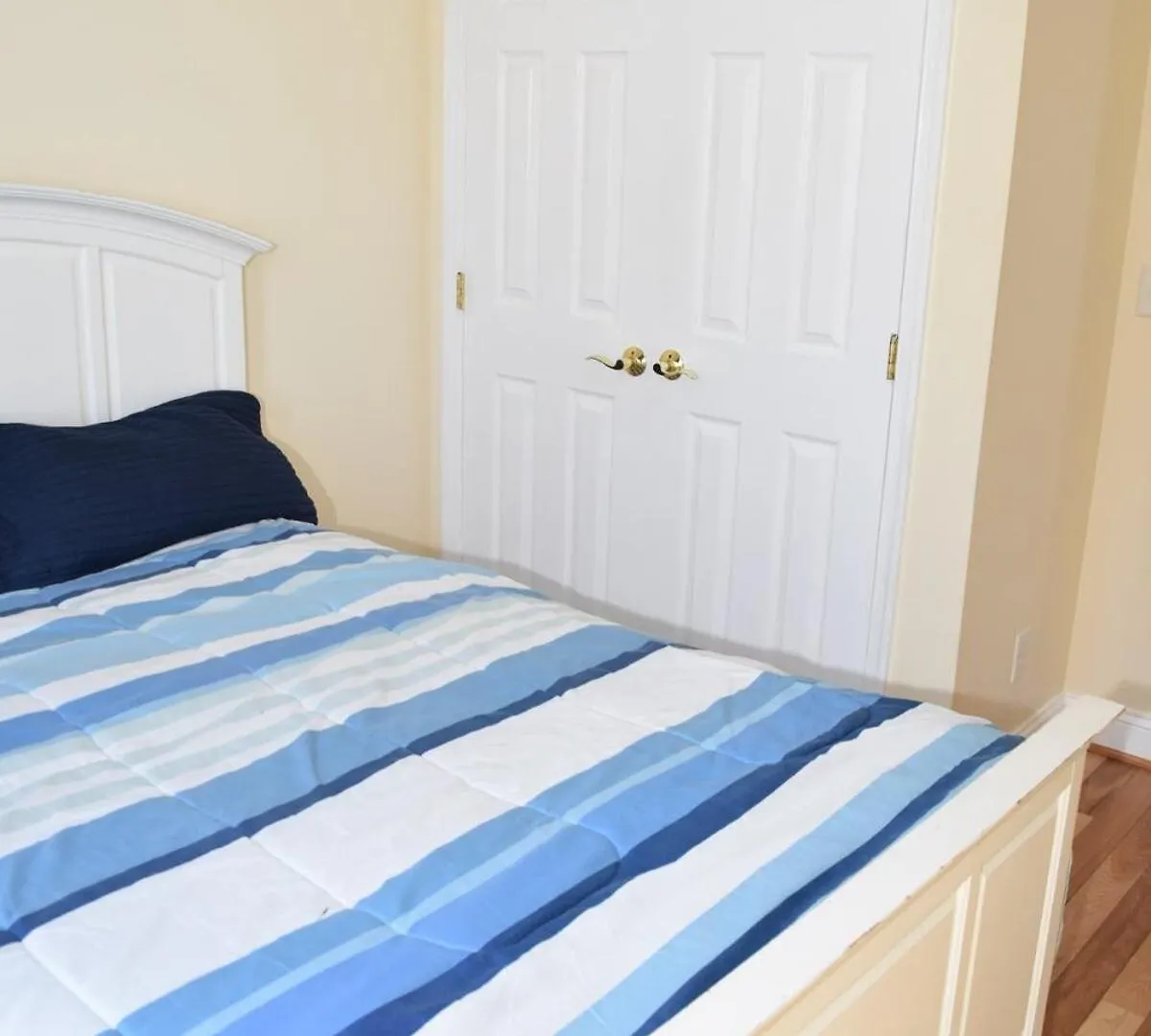 Alexander Mini Mansions 202a *