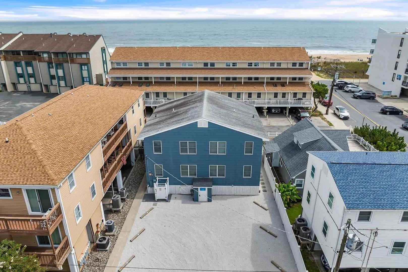 The Barracuda 2 Steps To The 2br Sleeps 6