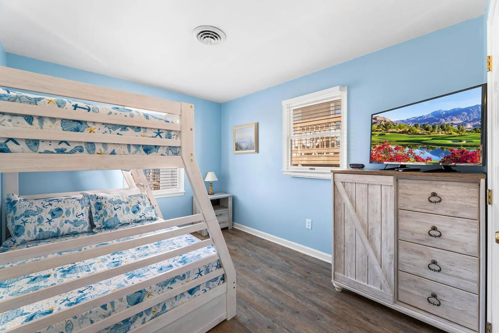 The Barracuda 2 Steps To The 2br Sleeps 6 *