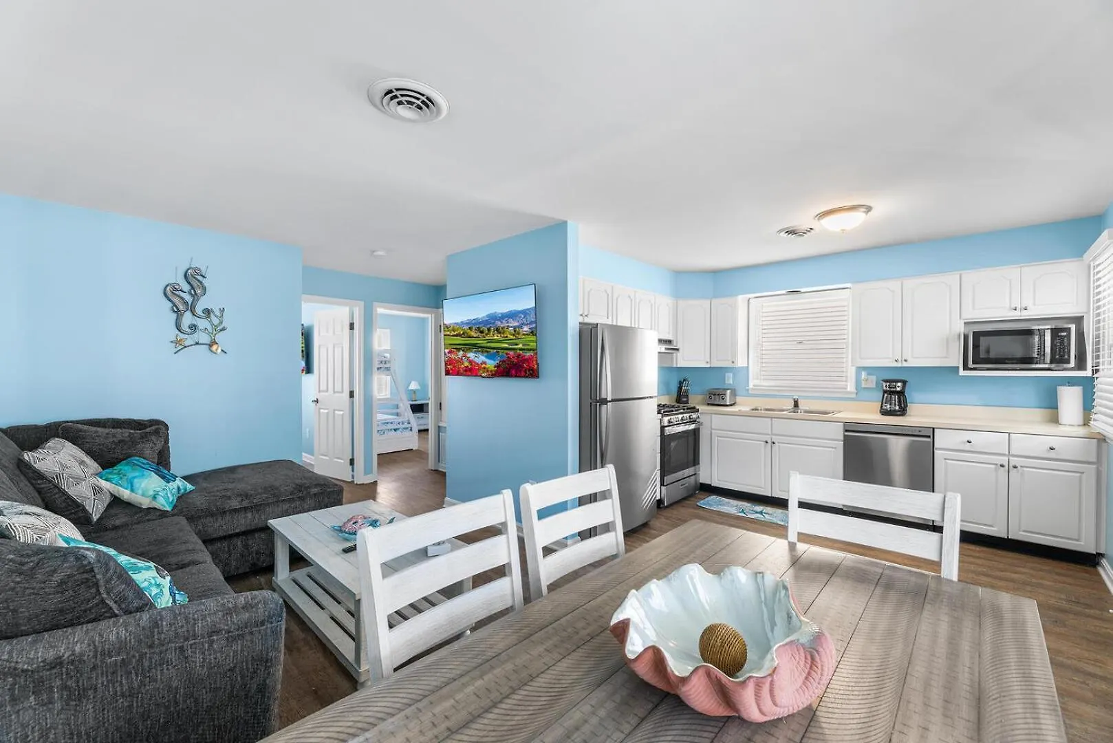 The Barracuda 2 Steps To The 2br Sleeps 6 *