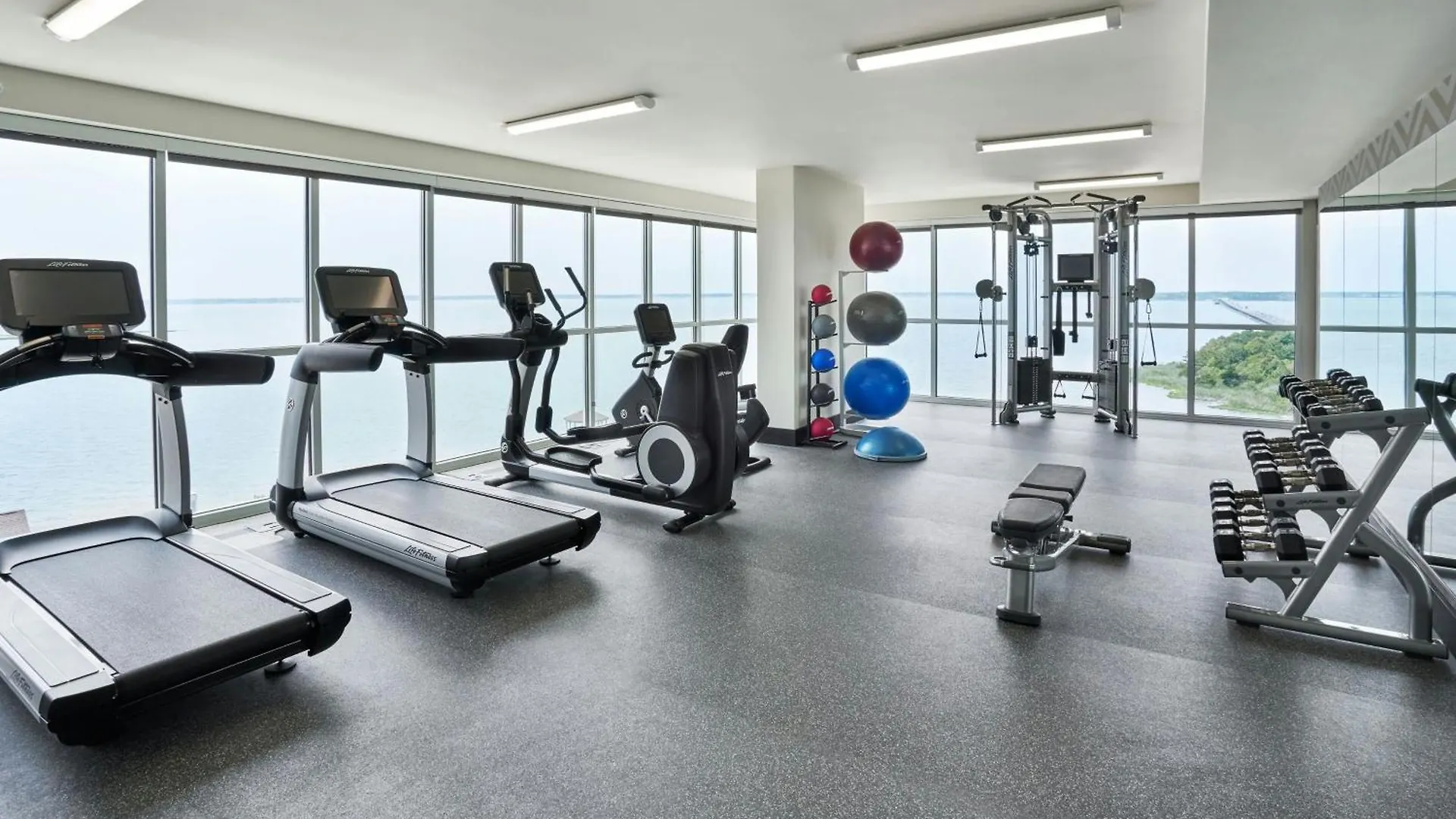 Hotel By Marriott Ocean 3*