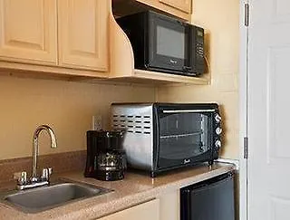 Howard Johnson Plaza By Wyndham Ocean Oceanfront 3*