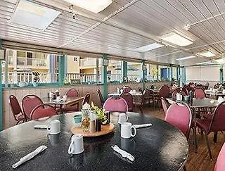 Howard Johnson Plaza By Wyndham Ocean Oceanfront 3* Ocean City