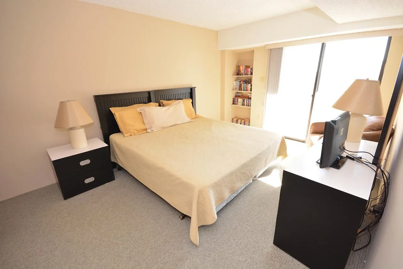 Bluewater East 603 N Apartman