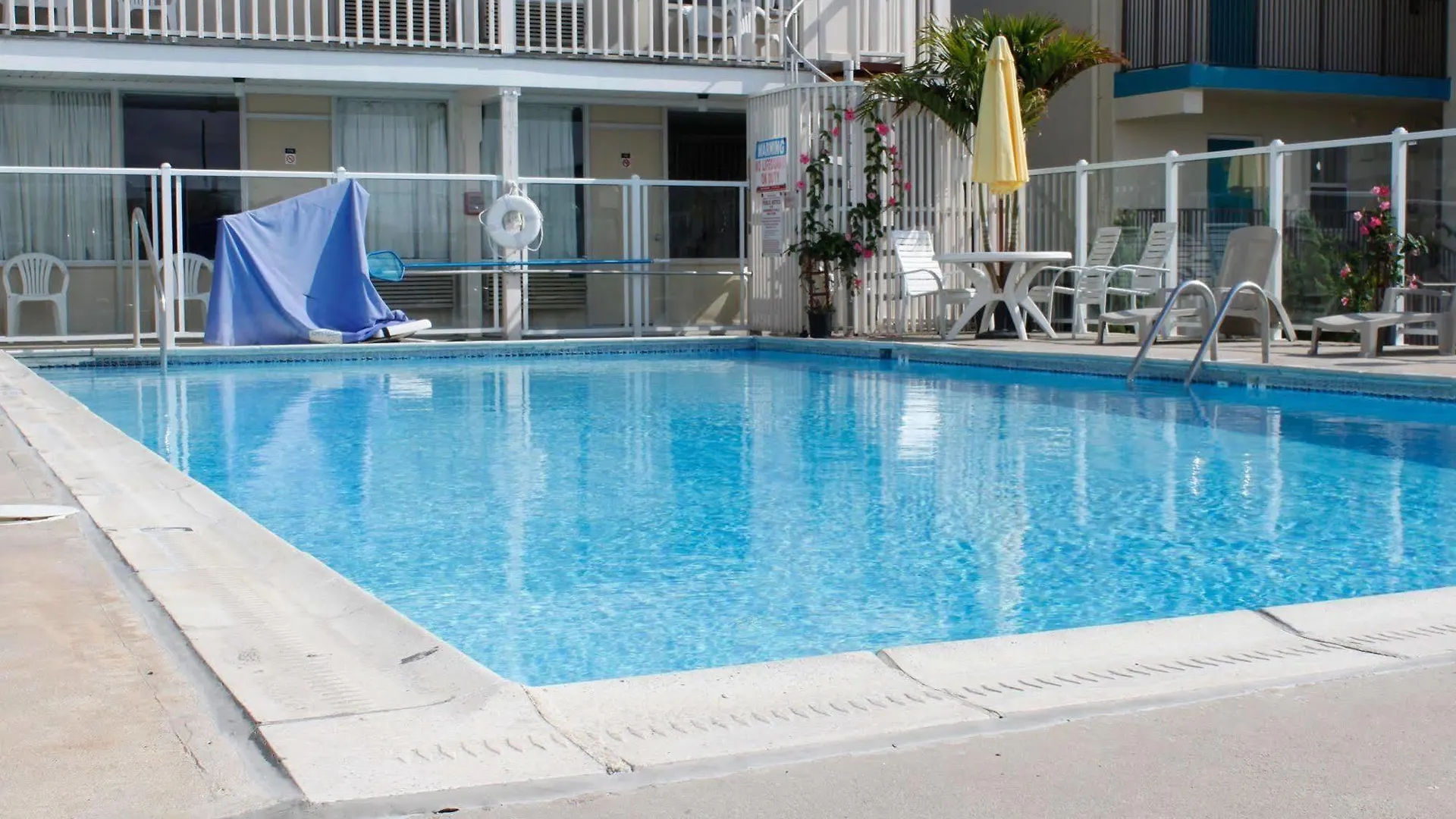 Seabonay Oceanfront Motel 2*