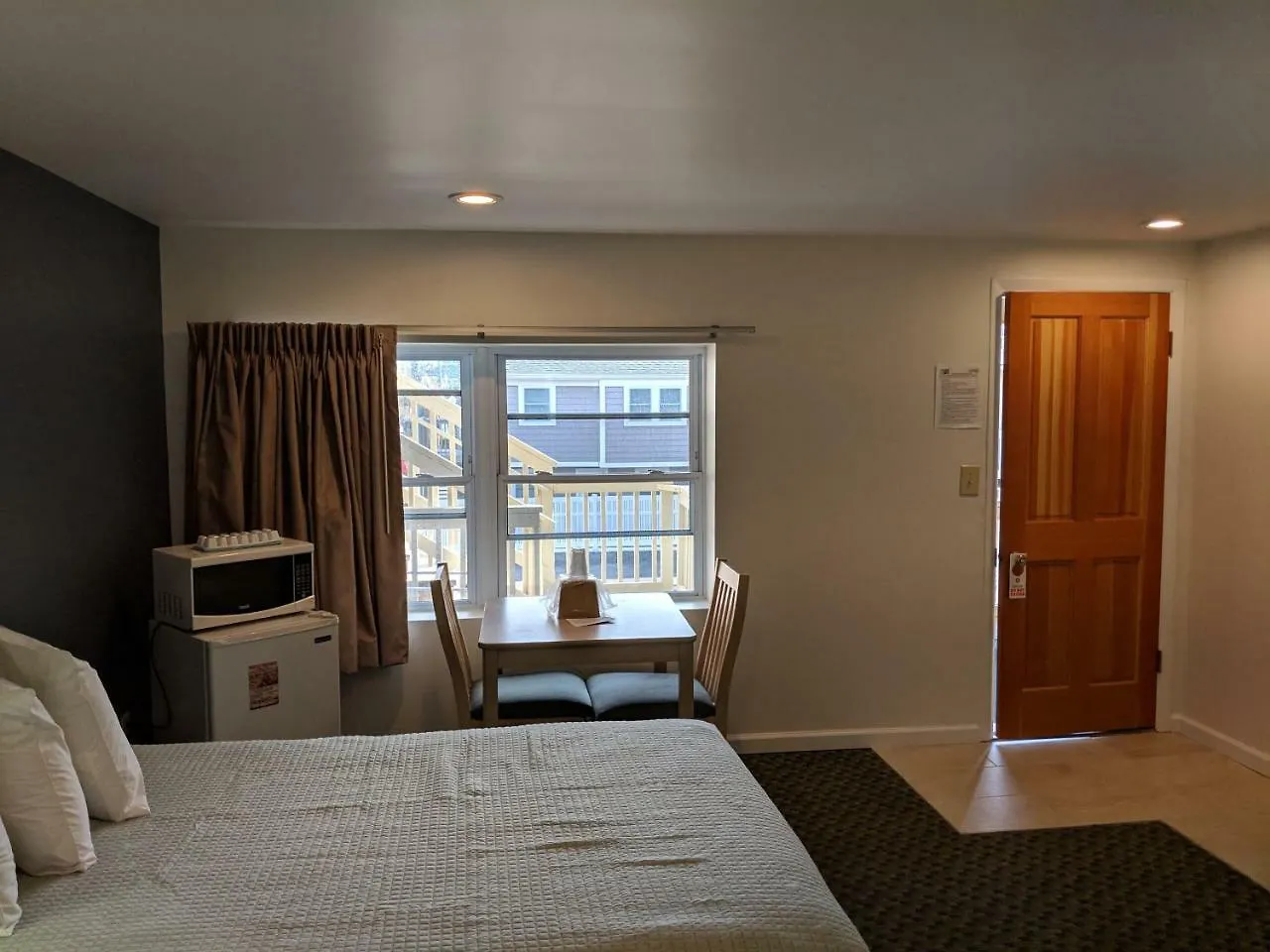 Motel Crystal Sands 2*