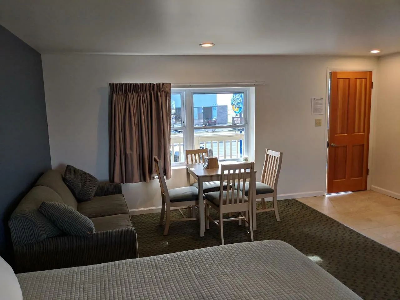 Crystal Sands Motel
